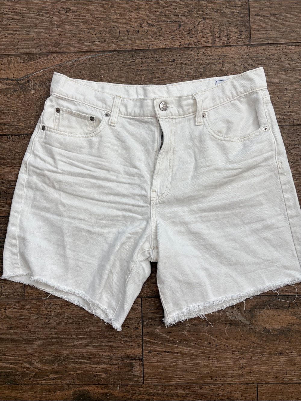 Gap 8” mid rise loose denim shorts